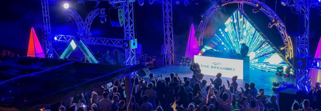 Full Moon Party 2025 im KiteHouse Soma Bay – nächtliche Strandparty mit Lichtshow und DJ-Bühne